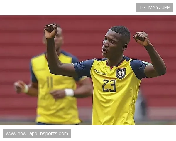 厄瓜多尔主帅贝卡切斯现场观看切尔西比赛，与凯塞多合影-直播吧